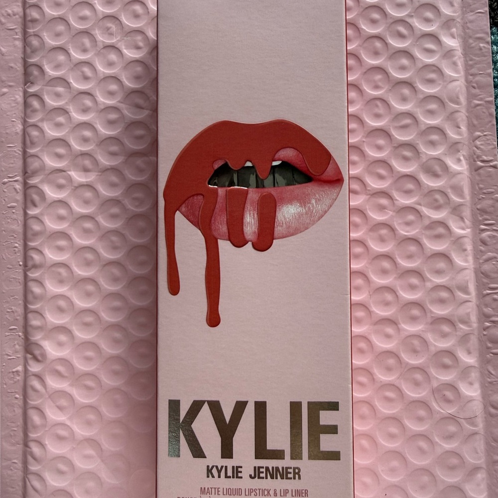 Kylie Cosmetics Matte Liquid Lipstick & Lip Liner - Color 500 Kristen Matte